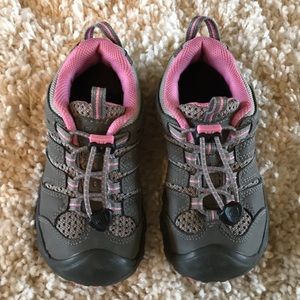 Keen girls grey and pink shoes. EUC. Size 11 💕